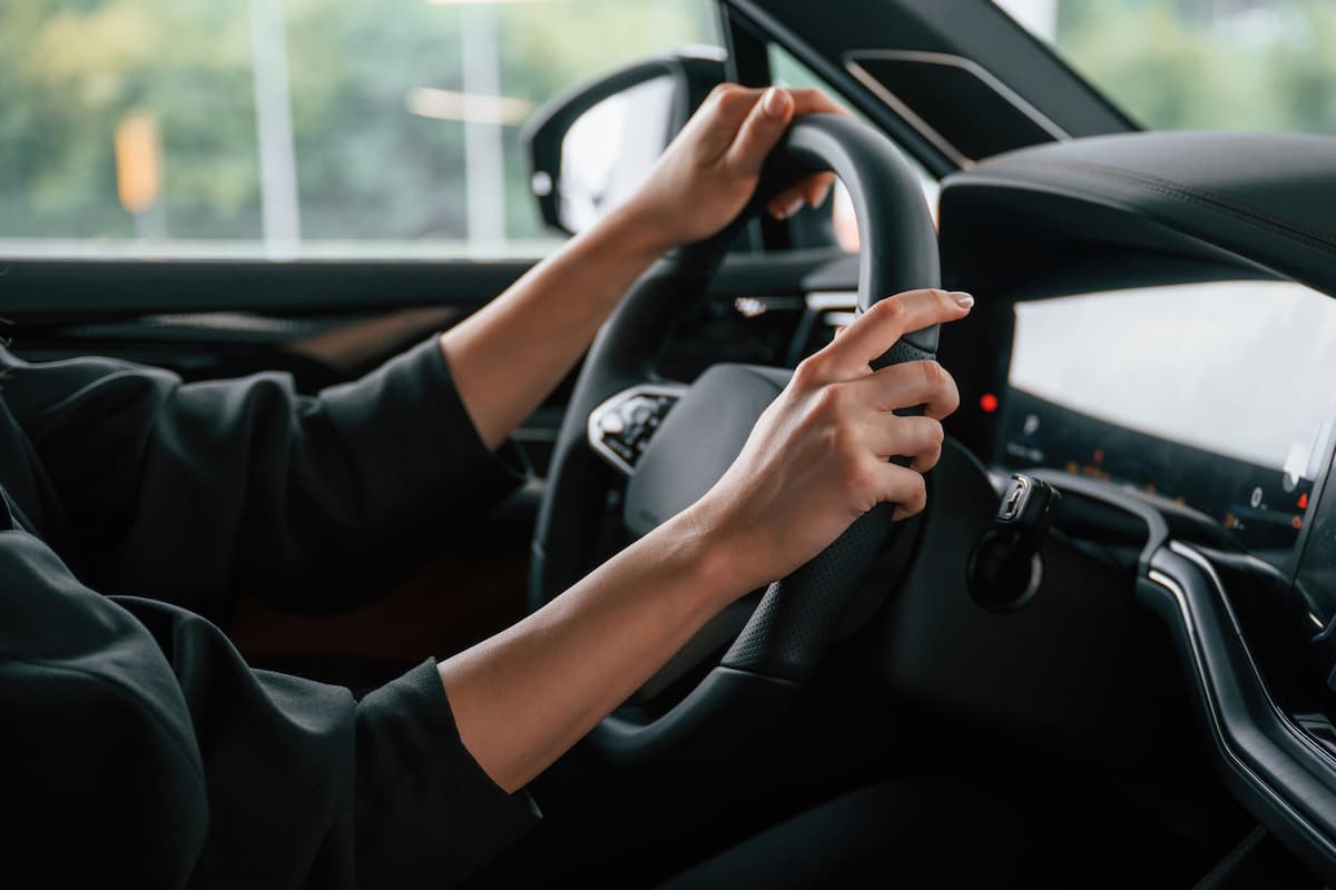 Los 5 errores más comunes al conducir en Colombia y cómo evitarlos para salvar vidas