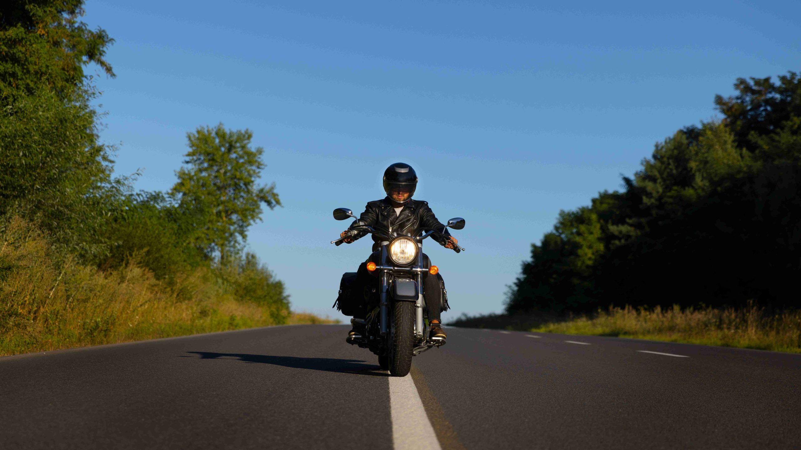 Comparendo para motociclistas en Bogotá 2026: multas por invadir andenes y cómo obtener hasta 50% de descuento