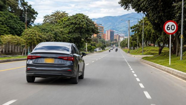Exceso de velocidad en Colombia: consecuencias, riesgos y cómo actuar si recibes un comparendo